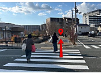 アウン(aun.)/「絹延駅」からサロンへの道順