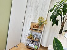 和燈の雰囲気(明るく清潔感のあるサロン内です。)