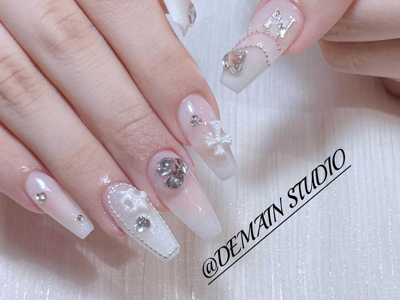 ホワイトワンカラー 2026年冬トレンド】ホワイト ワンカラーのネイルデザイン集