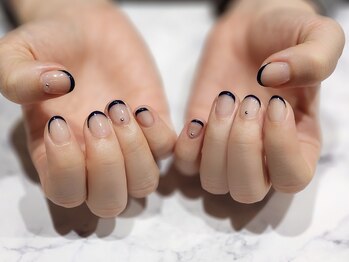 アミックスネイル(Amix nail)/ショートフレンチネイル