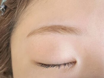 ダフネ(DAFNE)の写真/【当店人気メニューの眉カラー＆まつ毛パーマ¥6,600】まつ毛パーマついでにまゆ毛も柔らか眉に！