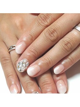 ネイルアンドまつげエクステ専門サロン スリー(THREE)/シンプル白グラデ