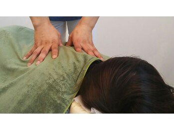 陸と月の写真/その首肩のつらさ、原因から整える整体院。姿勢と呼吸から根本改善へ
