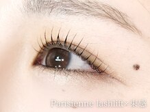 目元ぱっちりなマツパや根元から上げるパリジェンヌも大人気！