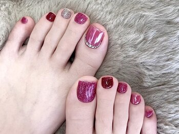 ミックスネイルスタジオ(Mixx nail studio)の写真/一歩先のおしゃれは足元から、上品フットネイル
★持ち込みデザインもお任せ下さい★