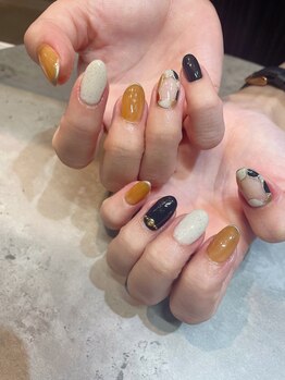 エム(em)/ちょっと秋ネイル