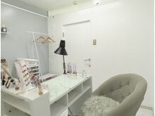 イーネイル(e′nail)の雰囲気（個室なので周りの目を気にせずゆっくり施術受けられます♪）
