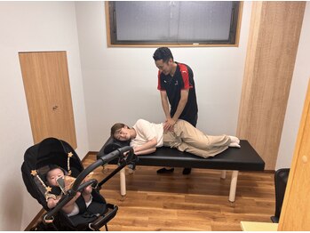 住吉駅前サモーナスポーツ整骨院の写真/【お子様連れ・ベビーカー乗り入歓迎！】お気軽にお越しください！