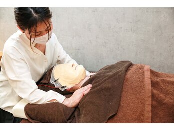 トラット エステアンドアイズ(tratto)/【ビタミンイオン導入】