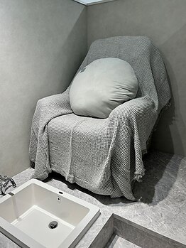 セカンド フロム ビーズ(2nd.from B's)の写真/足元のお手入れは当店のフットチェアで。乾燥対策やお悩みもご相談くださいませ。初めての方にも◎