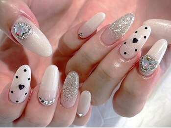 エムデコビューティ(M-DecoBeauty)の写真/女性らしいスラッとした上品な指先に♪長さ出しでデザインの幅も広がる!定額メニューあり!爪のお悩みにも◎