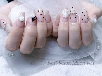 ムーンヴェール(Moon veil)の写真/4300円~　美フォルムと手描きアートが得意なサロンで、あなた史上最高のモテ可愛ネイルを◎