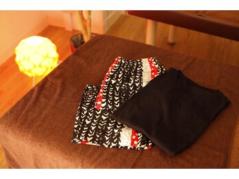 あし肩本舗 池袋東口店/お着替えは上下各¥110【池袋】