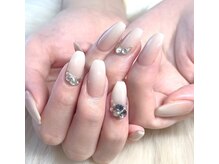 モモ(Momo)/白グラデーション×ビジュー