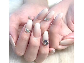 モモ(Momo)/白グラデーション×ビジュー