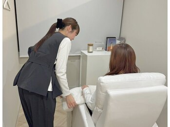 フィズアイビューティー 岡崎竜美ヶ丘店(fiz eye beauty)/個室へご案内