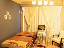 完全個室、予約制、定額制のサブスクにより、お好きな施術無料