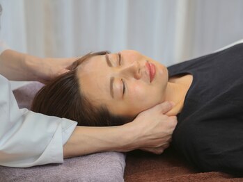 美容整体サロン 心斎橋/首の筋肉を緩める