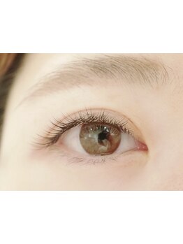 ナチュラル上品な目元にしたい