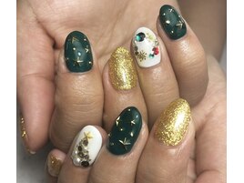 緑ベースのクリスマスネイル！