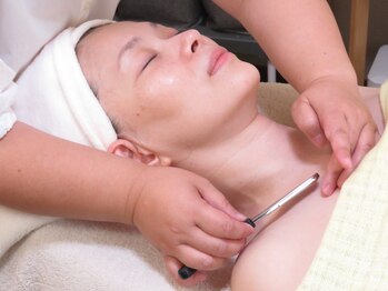 チアキ(CHIAKI)/デコルテのシェービング