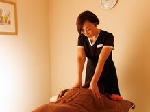 ほぐし処 やすらぎの雰囲気（肩甲骨周りもほぐしていきます。）