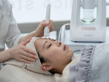 レクラ バイ ドクターエイチ(L'ECLAT by Doctor.H)の写真/【美容液が肌に吸いつくような潤い肌を】ハイドロフェイシャル毛穴改善♪キメ細かく透明感あふれる美肌へ★