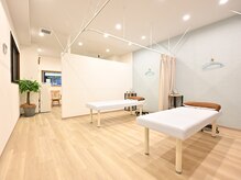 アネハ整体院の雰囲気（施術中はカーテンで仕切り、人目を気にせず受けて頂けます。）