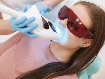 キレミラ 麻布十番店の写真/【SNSで話題沸騰、雑誌掲載多数】短期間で白い歯へ。強力青色LEDを使用した最新のハイパワー照射機を使用★