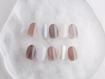 エメ(aimer)の写真/【オフィスでも日常でも映えるシンプルネイル☆】ワンカラーもマグネットネイルも理想の仕上がりに♪