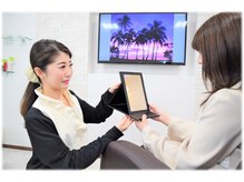 エクラ(eclat)の雰囲気（スタッフは制服で白を基調とした店内は衛生管理も徹底してます♪）