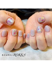 カラフルなシェルネイル