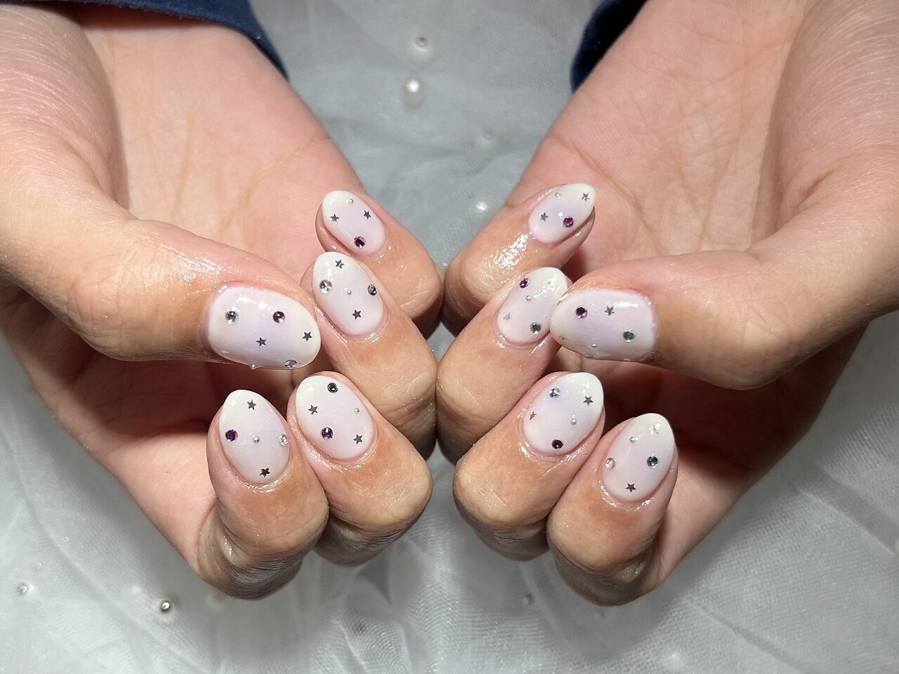 2025年-2026年冬トレンド】宝石箱のネイルデザイン集｜人気順