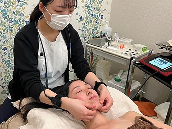 たかや鍼灸 整体院の写真/美容鍼×リフトアップフェイシャルの新コース登場★顔の輪郭を整え、洗練された印象へ導く特別ケア♪