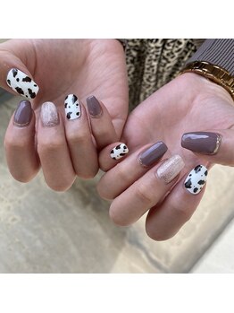 牛柄 ニュアンス くすみ ネイル