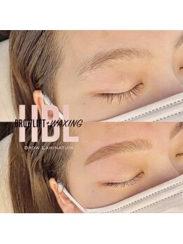 ユヌ(une)/ハリウッドブロウリフト