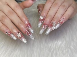 ★チーク×雪の結晶ネイル★