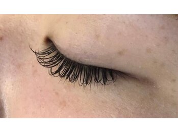 フリルアイビューティ 豊中店(Frill Eye Beauty)/