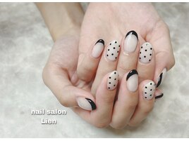 黒フレンチネイル