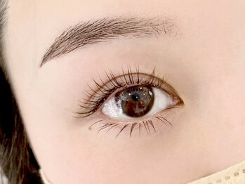 エイチプラス 静岡店(h.plus)の写真/【下エク￥5500】で可愛さアップ◎ブラウンカラーなら、強調しすぎない自然な《中顔面短縮》が叶います!