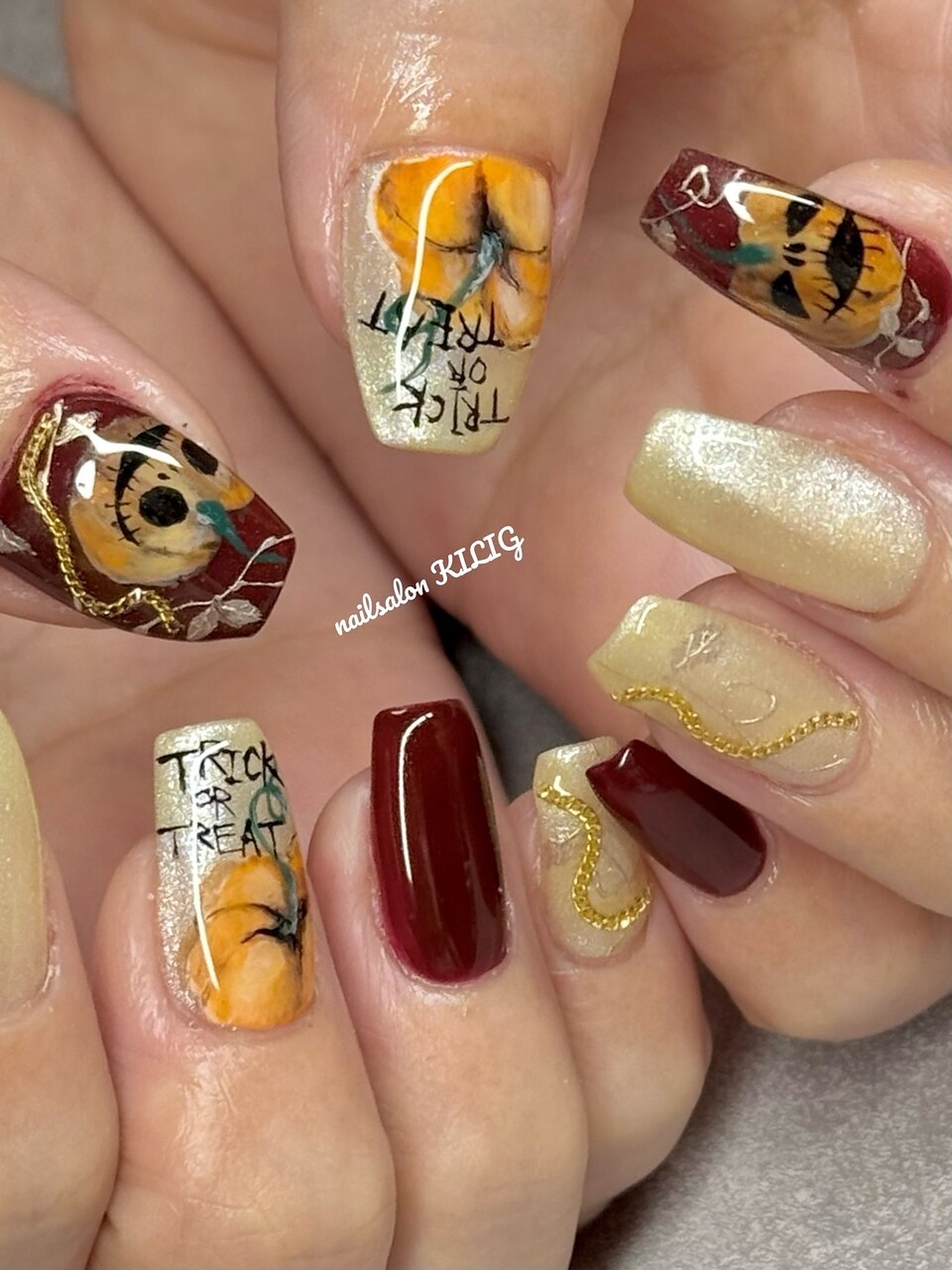 2025年-2026年冬トレンド】ボルドー ハロウィンのネイルデザイン集