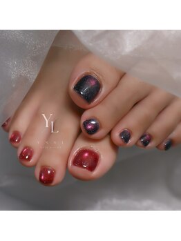 ユンスル(YNSL)の写真/おしゃれは足元から!華やかなデザインでサンダルが似合う足先に◎