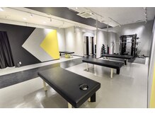 ポジティブストレッチ 横浜店の雰囲気（広々としており落ち着いた雰囲気の店内です♪）