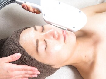 エス(es)の写真/《化粧ノリ◎》産毛までしっかりキャッチで美白効果！フェイシャルとセットで毛穴汚れもスッキリ☆