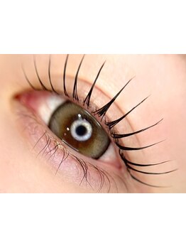 ナチュラル上品な目元にしたい