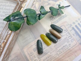 カーキ×ゴールド