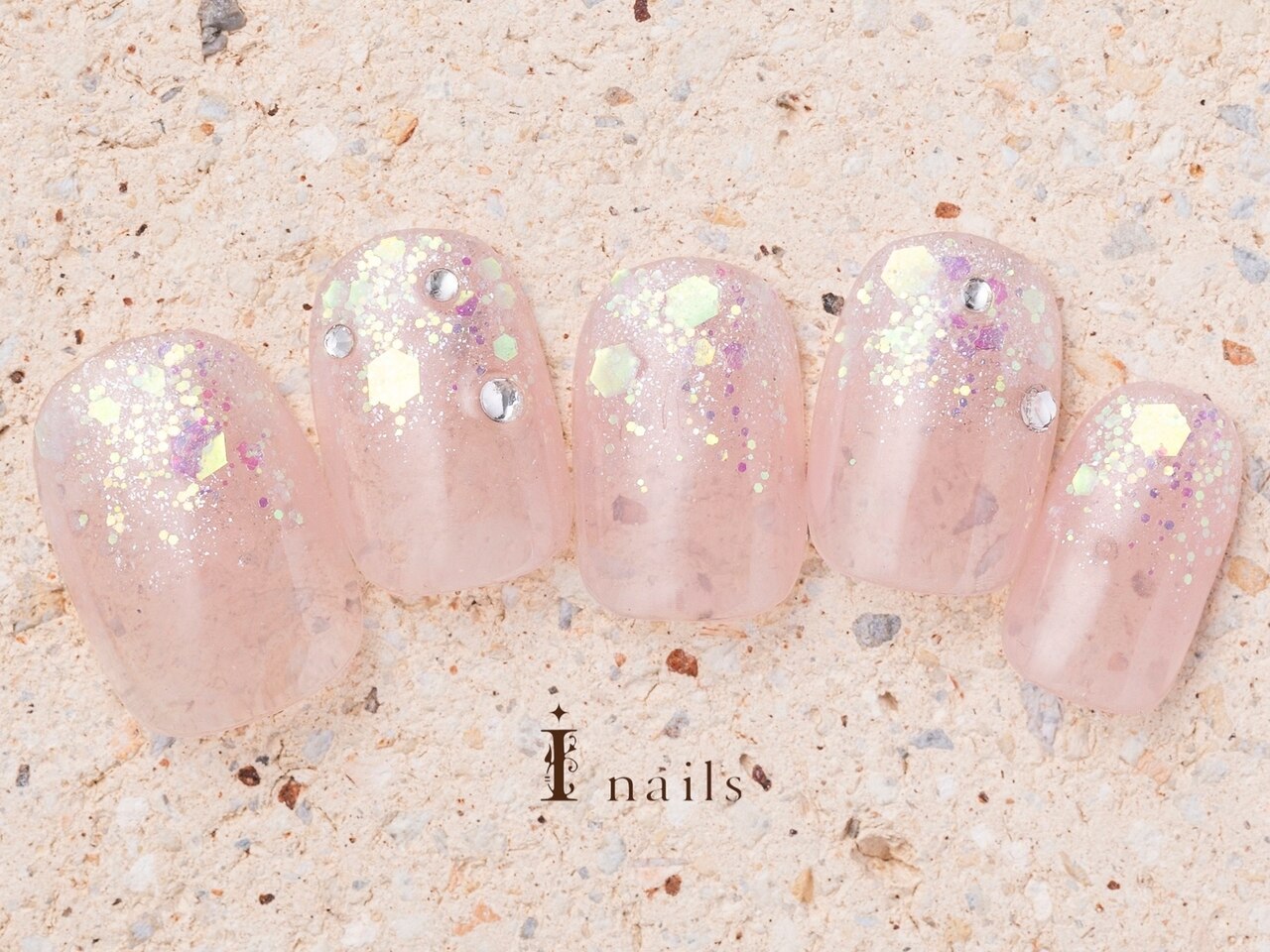 2025年-2026年冬トレンド】オーロラホロのネイルデザイン集｜人気順｜2