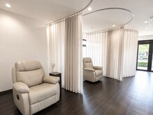 シキ(C key)の雰囲気（全席仕切りのある半個室空間で落ち着いてお過ごしいただけます。）