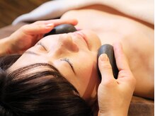 ルゼラ(LuXera)/ホットストーン小顔リフト