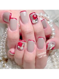 グレージュ×赤スニーフレンチ